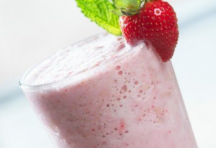 מילקשייק דבש ותותים